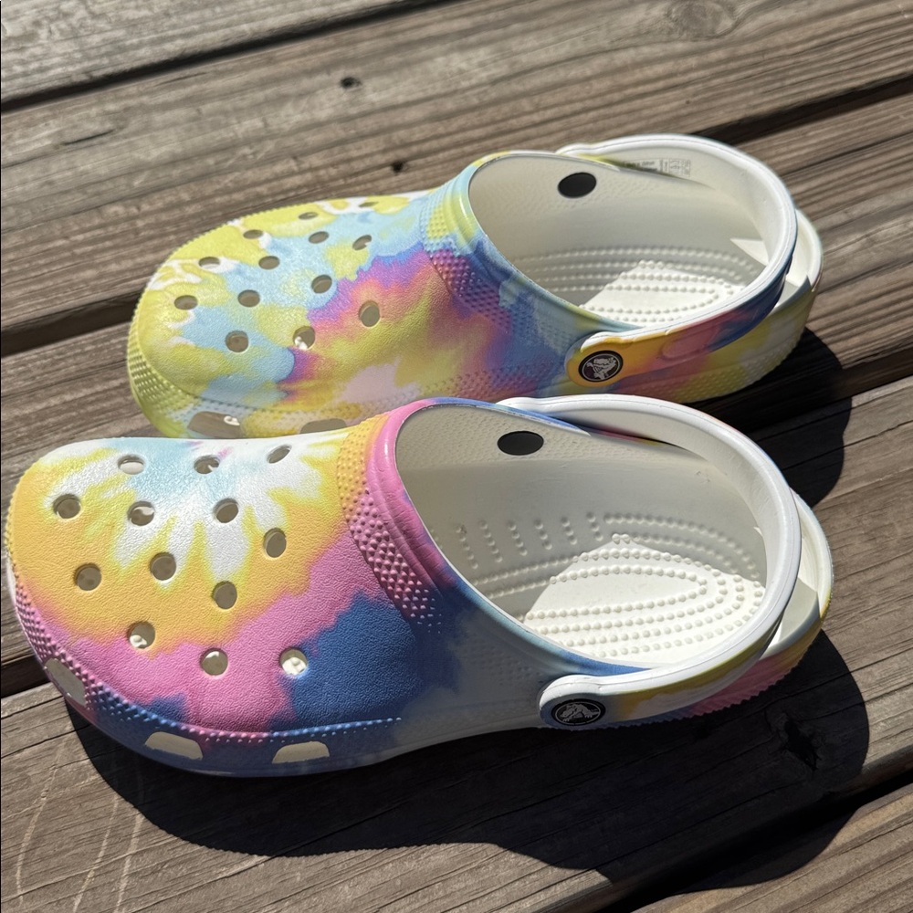 CROCS Colorful Tie-Dye - EUC women's size 9/ mens size 7